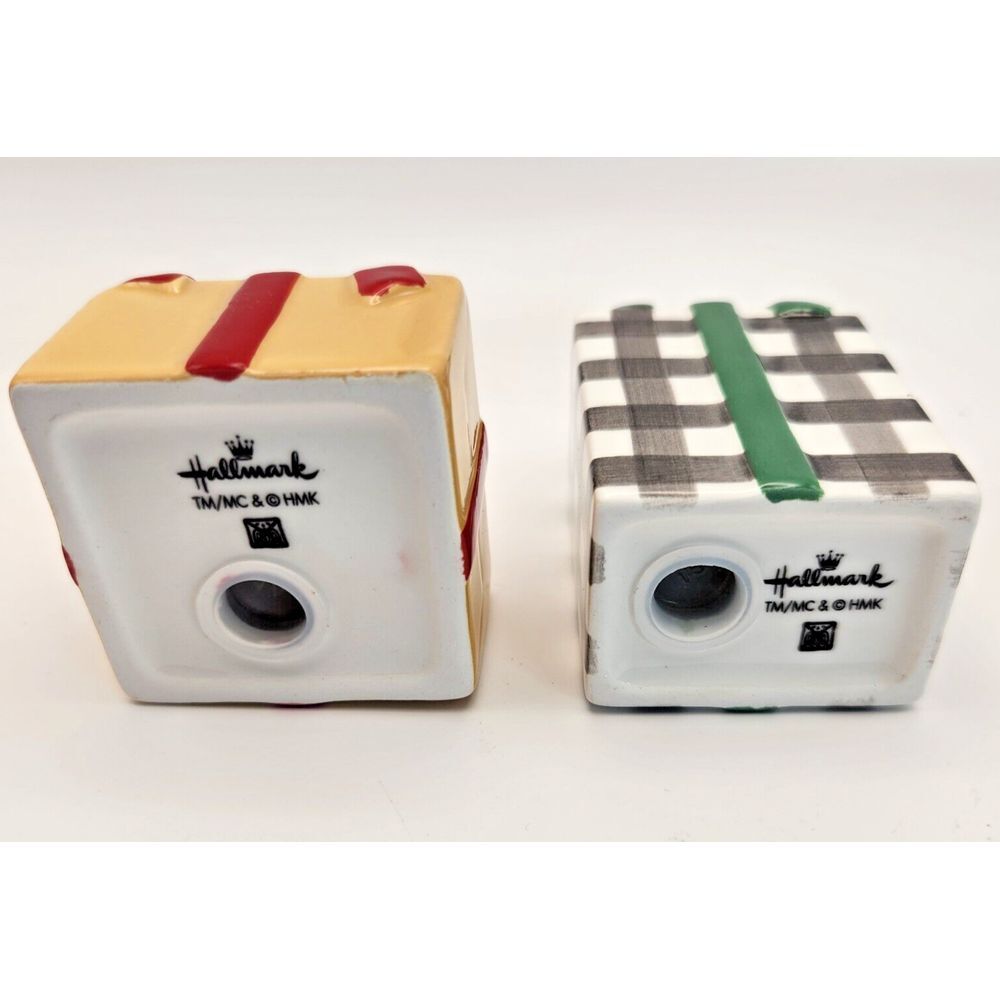 2023 Hallmark VIP Salt & Pepper Shaker Set‎ Christmas Present Gift Box New - Picture 2 of 14